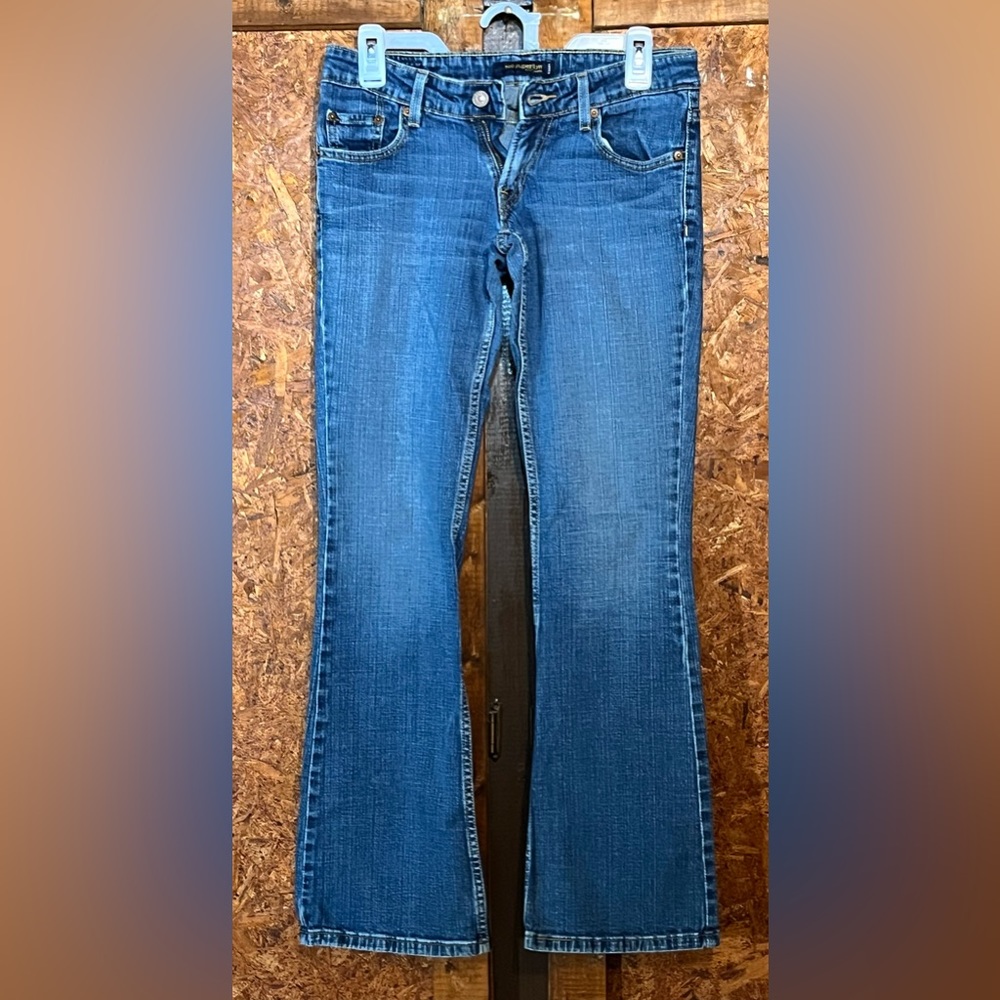 Women blue jeans size 7 Levi’s